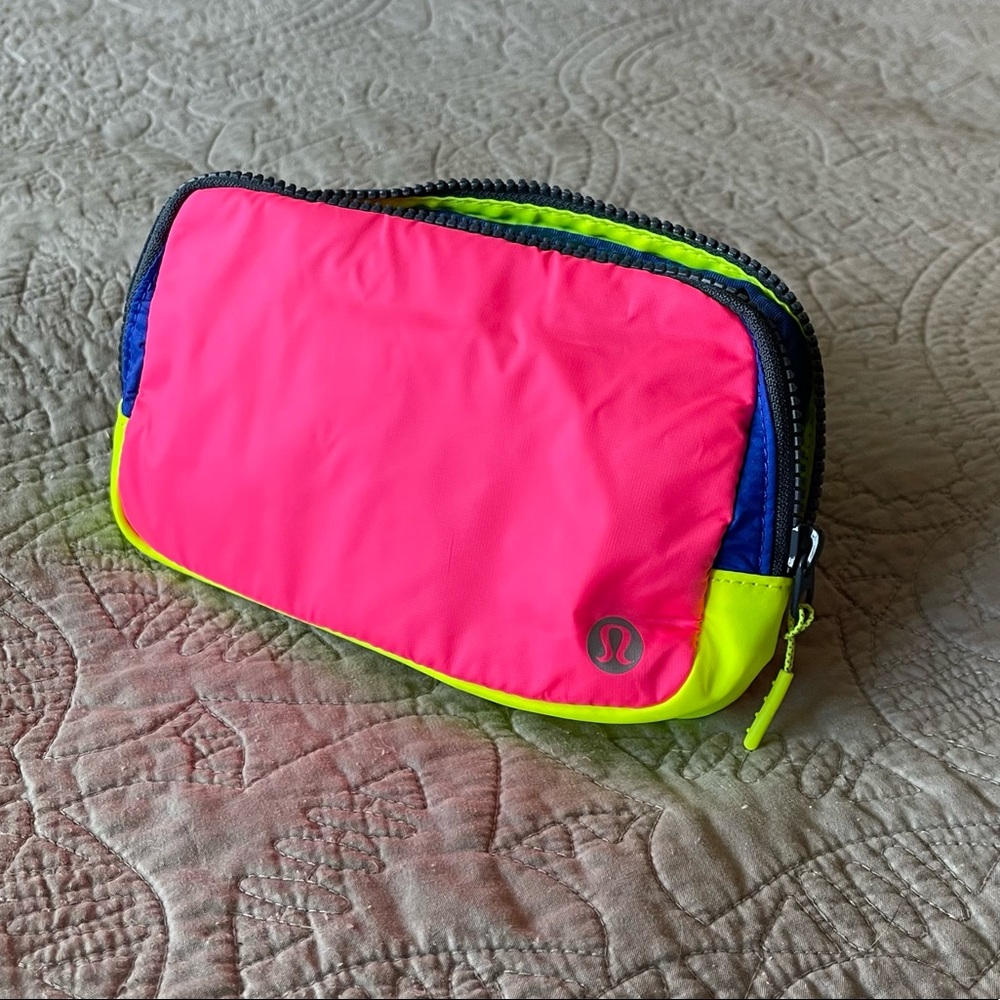 Lululemon Everywhere Belt Bag